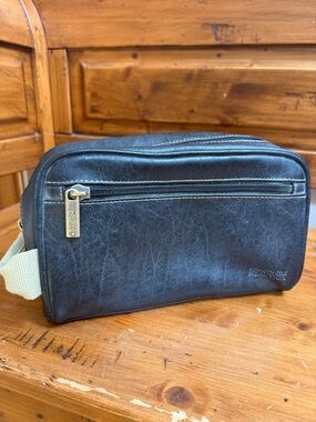 🌸3/$15 NWOT Kenneth Cole Reaction Toiletry Bag
